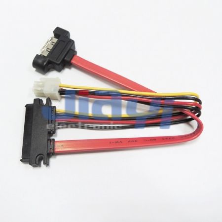 Câble SATA avec montage en panneau