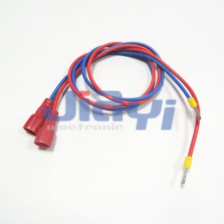 Fascio di cavi con assemblaggio di terminali per cavi