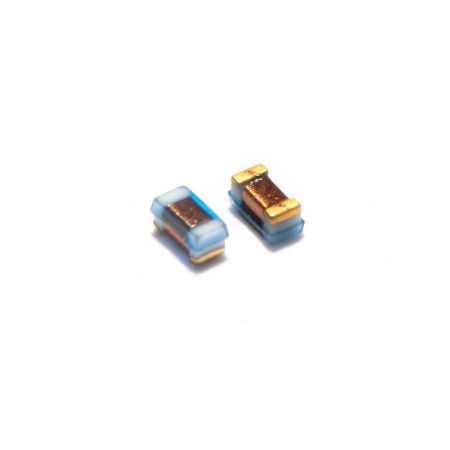 10nH, 640mA, Inducteur RF 0402, Inducteur à fil céramique enrobé - Inducteur à puce en céramique enroulé de fil RF High Q et SRF, de qualité automobile et conforme à l'AEC-Q200