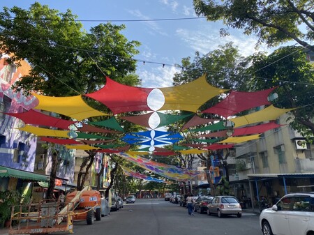 Instalação de Arte de Toldo de Sombra Colorido para Espaço Público de Rua