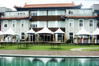 Covered Outdoor Dining Area