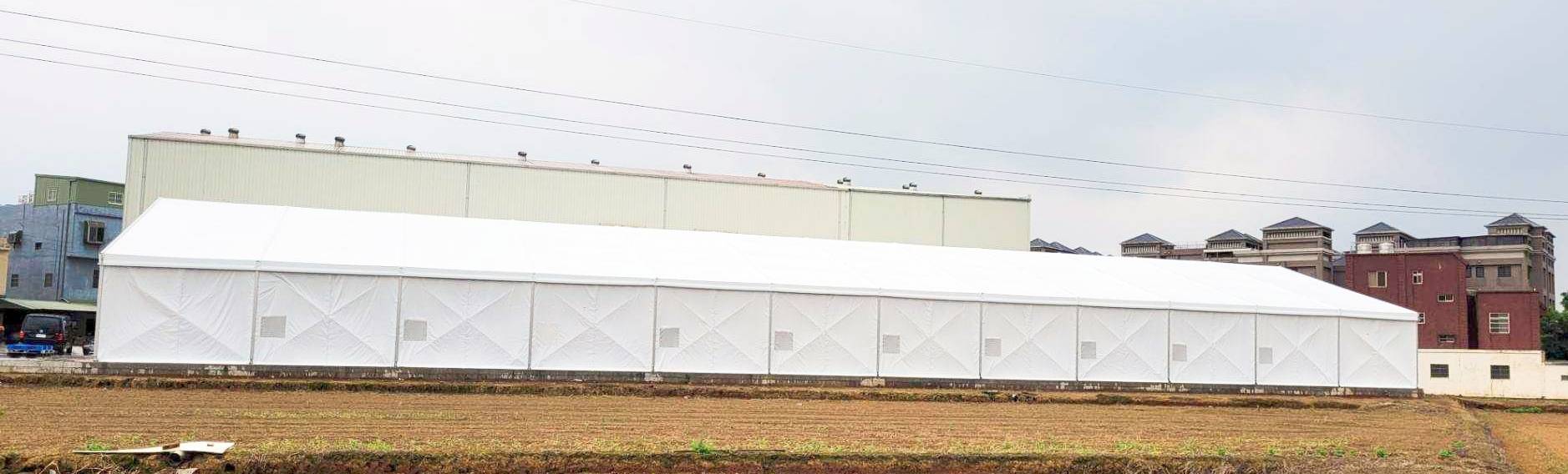 大きな構造のテント倉庫は、使用感が美しく、操作性が高く、換気が良く、安全です。