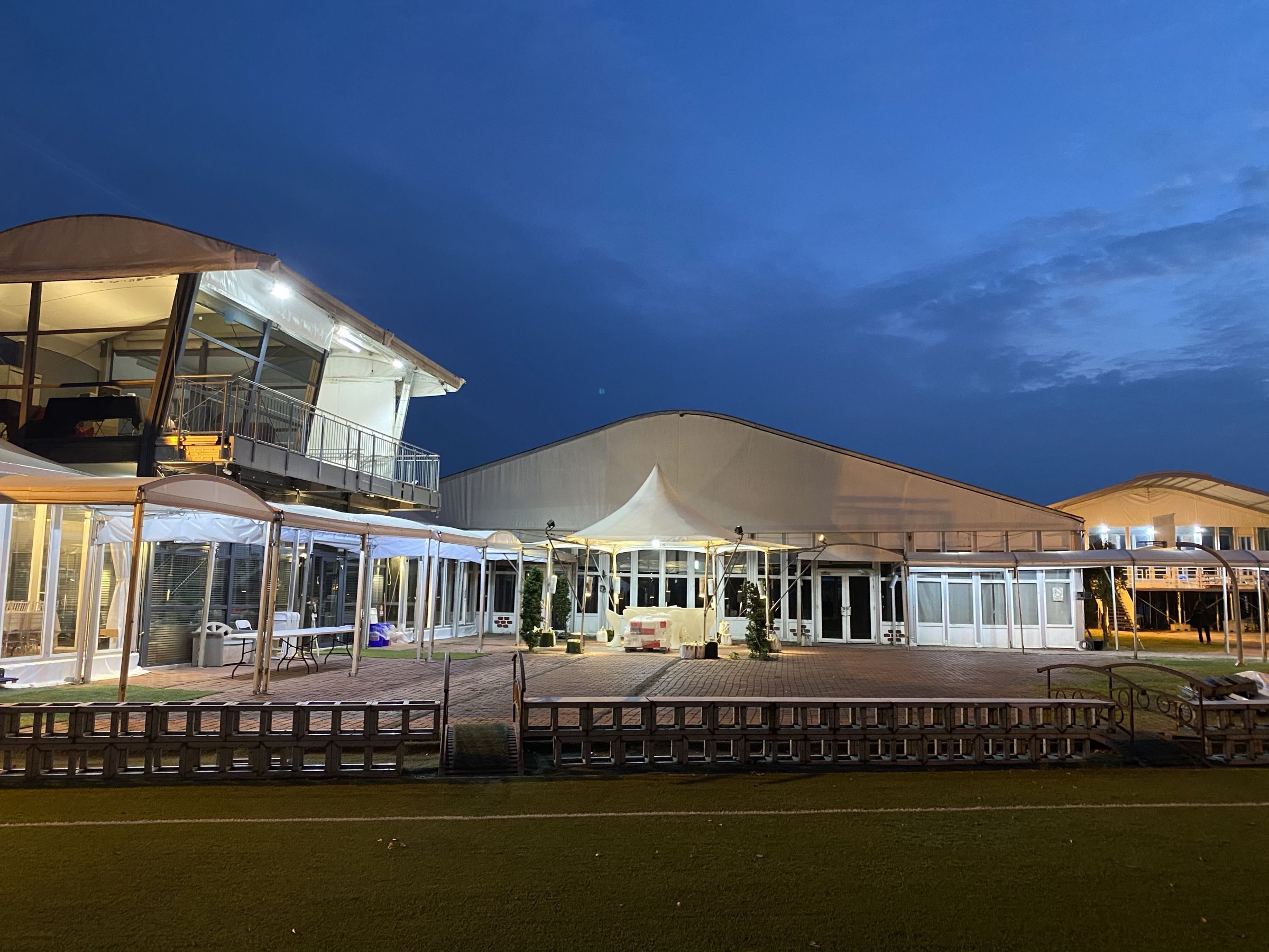 凤凰体育园区场地租借 - 凤凰庄园夜晚