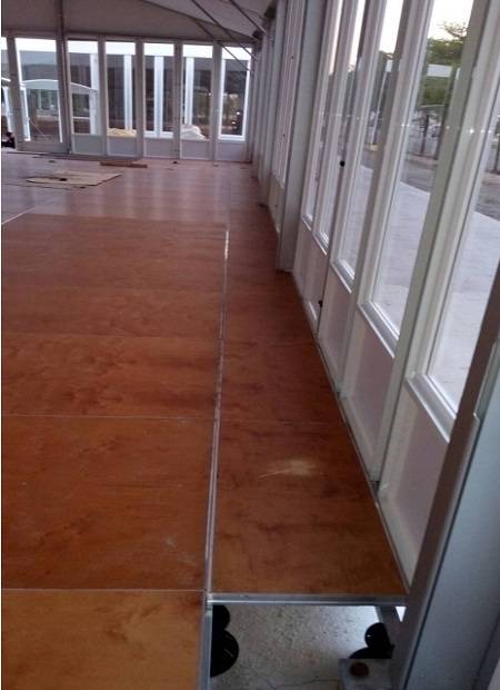 プラスチック高床式デッキ-半完成