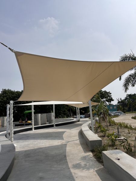 Tenda a vela per il parco