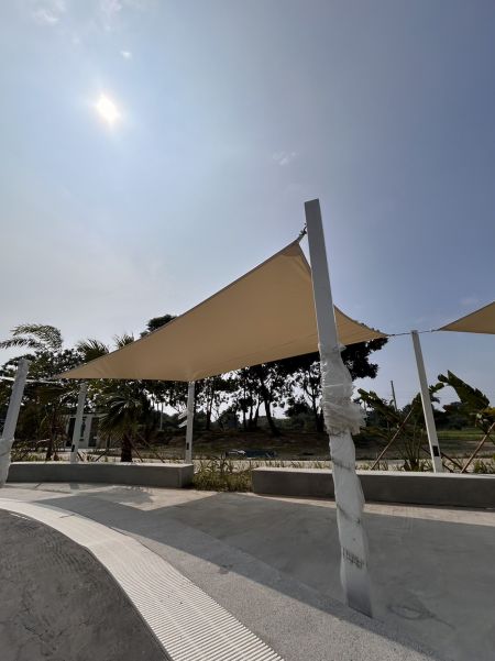 Tente d'ombre en voile pour le parc