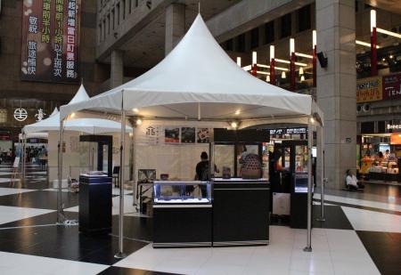 Шестигранная беседка с перекрестным кабелем - палатка на главном вокзале Тайбэя
