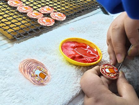 Manual Enamel Coloring - Manual Enamel Coloring for Precision and Craftsmanship