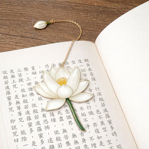 Premium personalized white lotus metal chain bookmark with translucent enamel finish and leaf pendant for traditional cultural gifts.