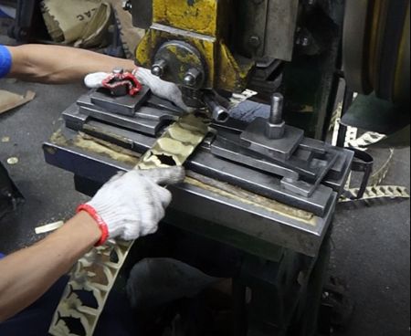 https://cdn.ready-market.com.tw/11854347//Templates/pic/metalworking-machine-operation-20260120-093849.jpg?v=9b512a2c