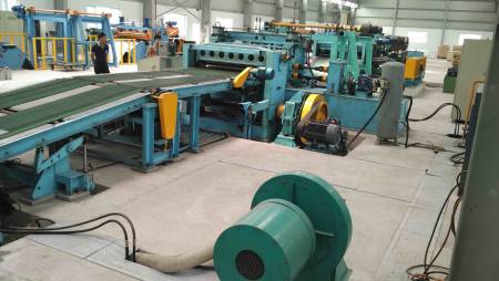 SF-530 CNC 钢板整平裁剪机,裁剪长度达5台尺,厚度2.0mm