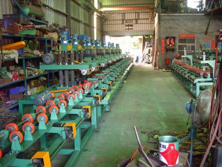 Sunfone Technology offer two types of Round tube polishing machine for customer's choice.