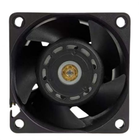 60mm x 60mm x 56mm高效能直流風扇，前轉子扇葉。