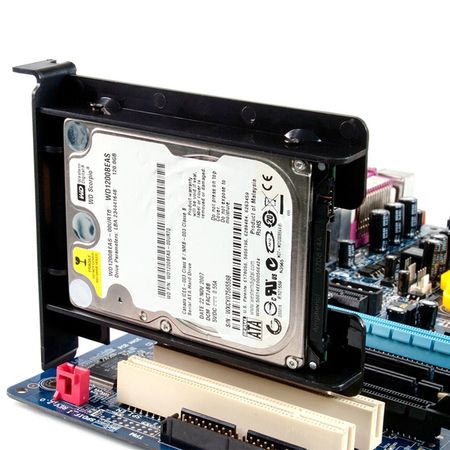 설치 위치는 마더보드의 PCIE 슬롯에 위치하여 보다 유연한 구성 및 적용이 가능합니다.