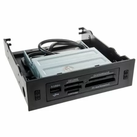 Installation eines multifunktionalen Halters für 3,5-Zoll-Geräte.