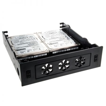 다기능 브라켓은 2세트의 2.5인치 하드 드라이브 또는 1세트의 3.5인치 하드 드라이브를 설치할 수 있습니다.
