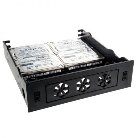 Der multifunktionale Halter kann zwei Sätze von 2,5"-Festplatten oder einen Satz von 3,5"-Festplatten installieren.