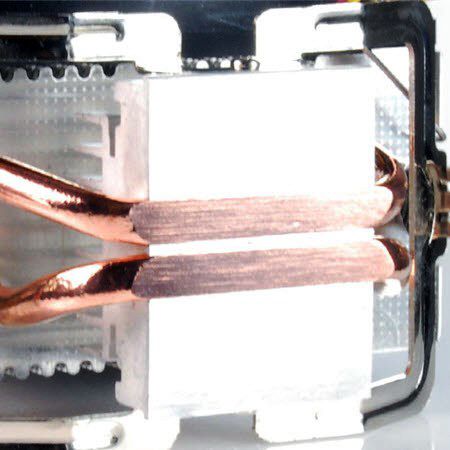 تقنية H.D.T في القاع تضمن اتصالًا مثاليًا بين أنبوب الحرارة ووحدة المعالجة المركزية، مما يسمح بنقل الحرارة بسرعة إلى الريش لتبريد سريع.