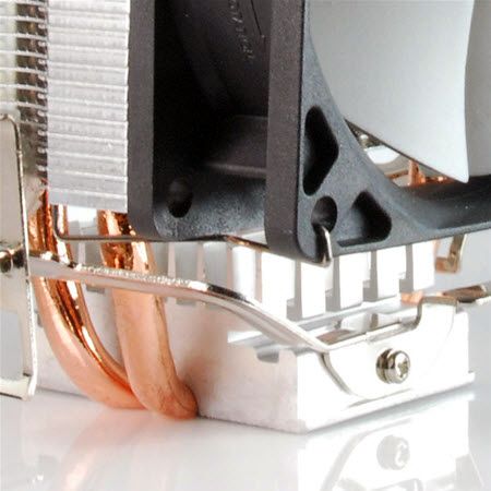 AMD 칩 패스너는 새로운 세대와 구 세대 소켓 모두에 설치할 수 있습니다.