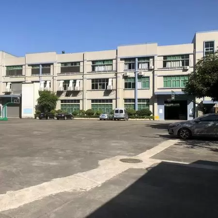 ラジエーター、DCファンおよび関連する冷却アクセサリーを生産する高品質の工場