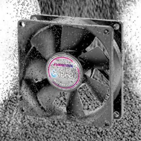 Der IP68-Lüfter von EVERCOOL, der Staub vollständig daran hindern kann, in den Lüftermotor einzudringen und weiterhin zu arbeiten.