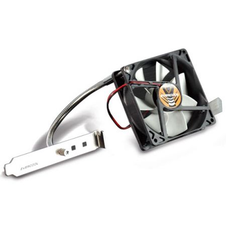 Ventilador de Enfriamiento de Conducto Metálico Flexible - Este ventilador de enfriamiento de conducto metálico flexible permite una colocación flexible y está diseñado para disipar el calor en áreas con mayor salida de calor.
