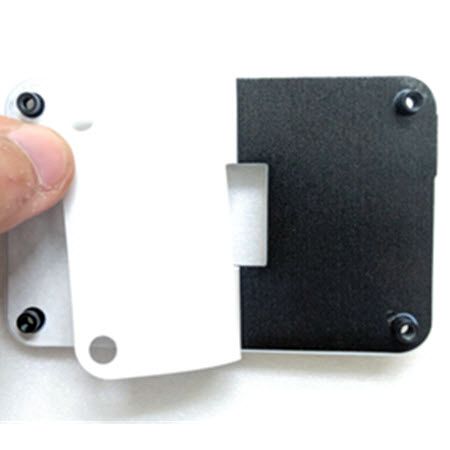 양면 접착 패치로, AMD AM4 마더보드 뒷면에 붙여 고정 및 절연합니다.