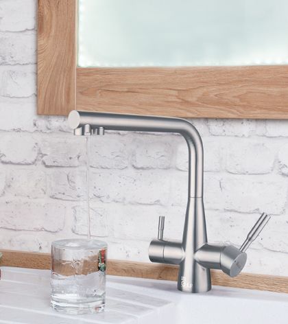 Combinato con la tecnologia di osmosi inversa, il rubinetto RO 3-in-1 offre una filtrazione efficiente.