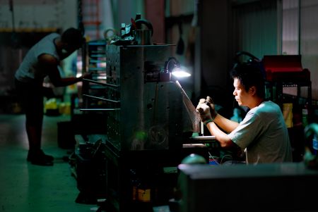Nhà máy khuôn mẫu