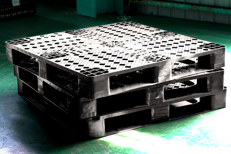Safer and more durable with plastic pallet.