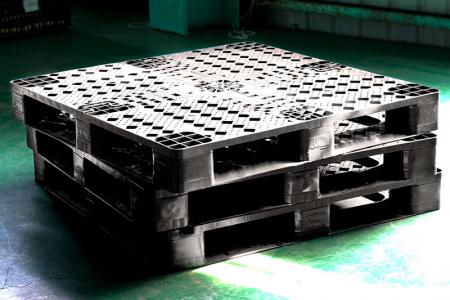 Plastic Pallet - Safer and more durable with plastic pallet.