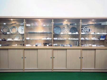 Shen-Yueh는 다양한 분야에서 서비스를 제공하며 고객의 요구를 충족하는 제품을 만듭니다.