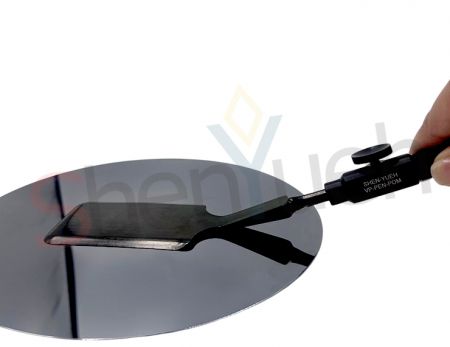 Bent-type vacuum pen tip design for easier wafer pickup