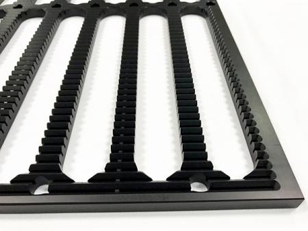 DDR 슬롯: 메모리 제품을 보호하기 위한 녹색 처리 및 홈 가공.