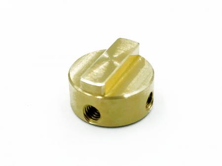 柔らかい質感のある真鍮部品は、他の接続部品を保護します。酸化しにくいです。