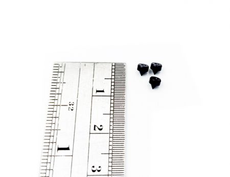 Shen-YuehはPBIプラスチックピンを±0.02mmの精度で加工できます。