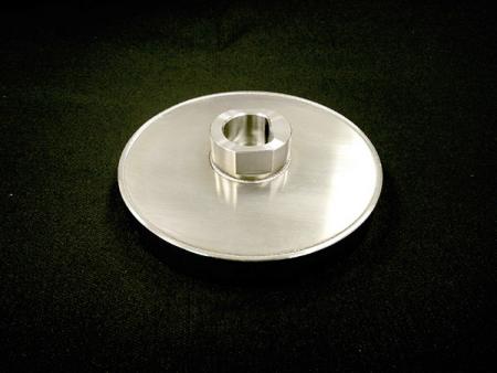 非接触伝送のために、磁力による伝送用の磁石が埋め込まれています(SUS304)。