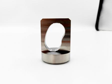 半導体環境で使用される部品で、耐食性、強度、精度が高い(SUS630)。