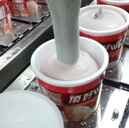 Máy tự động đổ kem vào hũ
