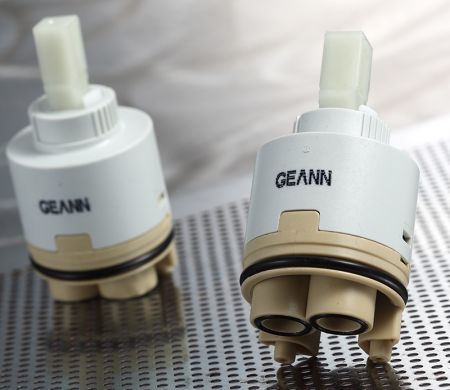 قاعدة موزع بلاستيكية 40 مم بمقبض واحد بزاوية دوران 90 درجة مع خرطوشة قرص سيراميك - قاعدة موزع بلاستيكية 40 مم بمقبض واحد بزاوية دوران 90 درجة مع خرطوشة قرص سيراميك