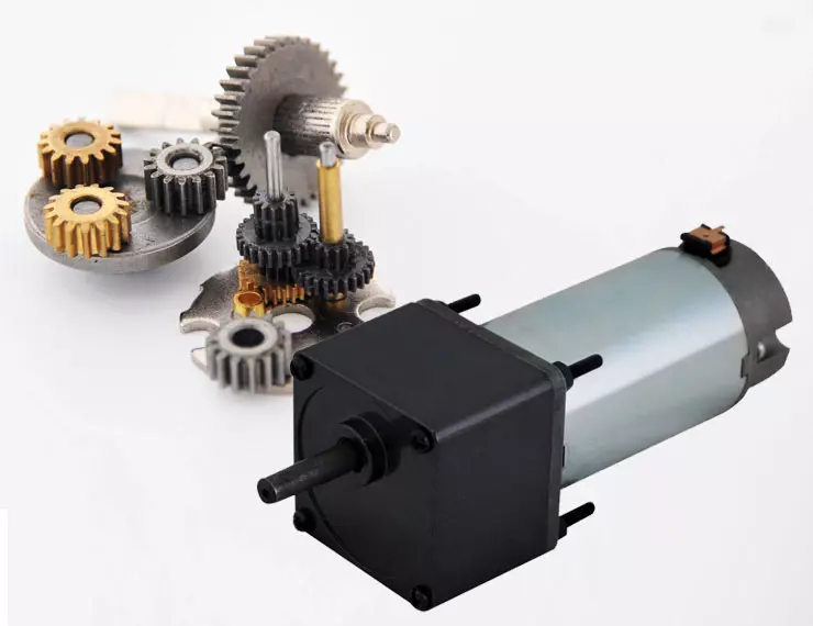 12V motor redüktör imalatında 60mm çift şaftlı ve lineer aktüatör tipi dişli kutusu.
