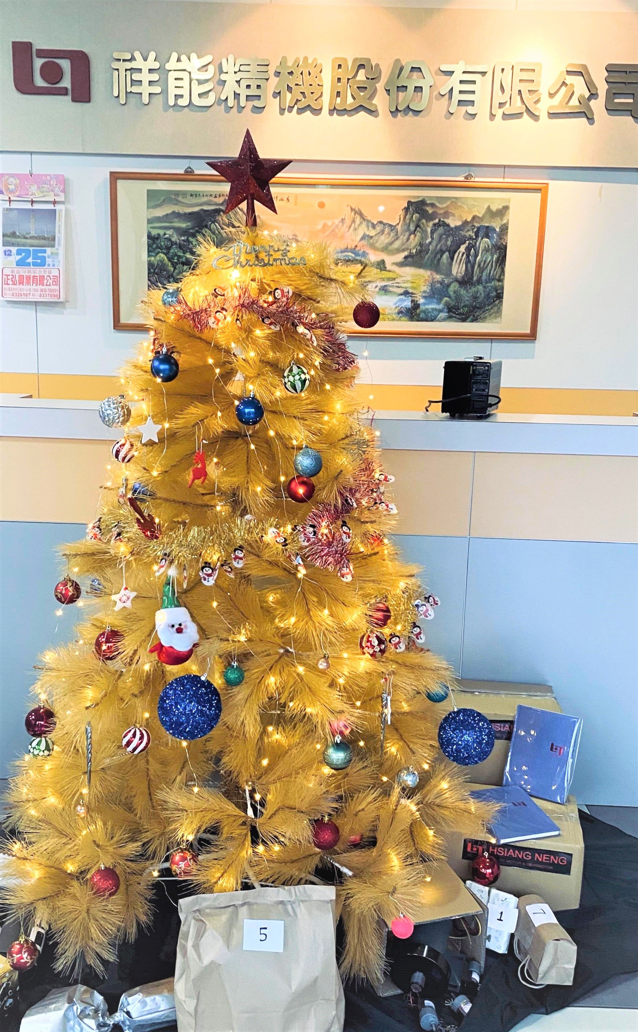 Albero di Natale nell'edificio amministrativo di Hsiang Neng Taiwan