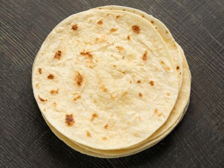 The heating temperature of the Stuffed Paratha surface is adjustable