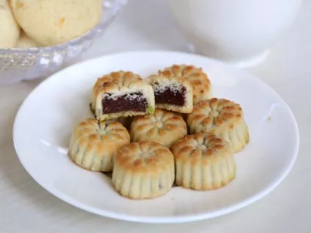 Maamoul filled with date filling