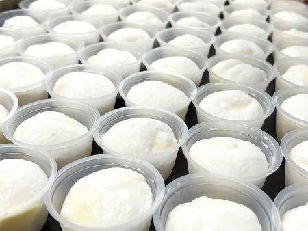 Automaattinen Mochi-jäätelön tuotanto takaa korkean laadun ja yhdenmukaisuuden.