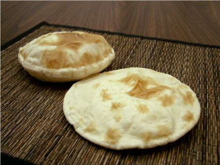 Pita-Brote sind perfekt aufgegangen nach dem Backen