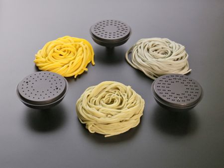 Mga Ramen Noodles na nabuo gamit ang iba't ibang mga mold