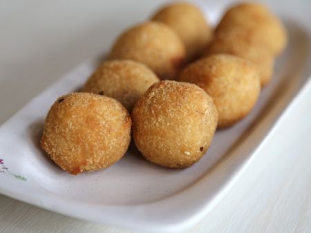 Sesame Balls made with highly efficient automated machinery