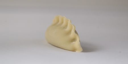 Форма с "вълнуващ ръб"