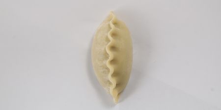 Форма с "вълнуващ ръб"